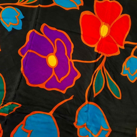 Korean women silk scarf 33/33 inch , $50 - Picture 3 of 4